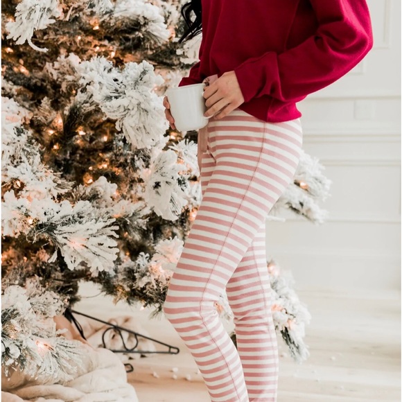 Rachel Parcell Feminine and Classic Christmas Pajama Jogger Set S/M - Picture 4 of 16